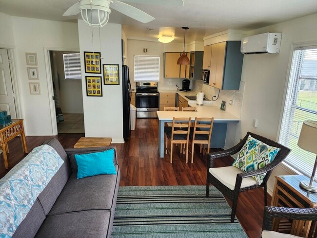 Building Photo - 4215 Hardin Dr