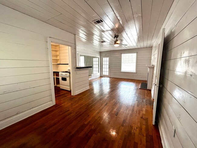 Building Photo - 1305 Lorrain St - Unit C