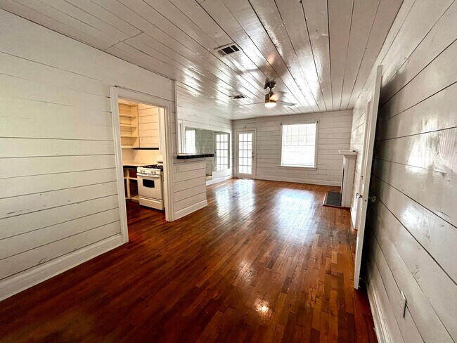 Building Photo - 1305 Lorrain St