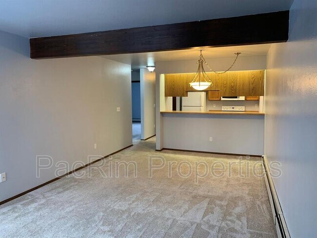 Building Photo - 1670 Eastridge Dr
