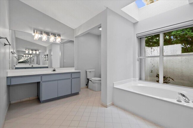 Building Photo - 15575 Woodmar Ct