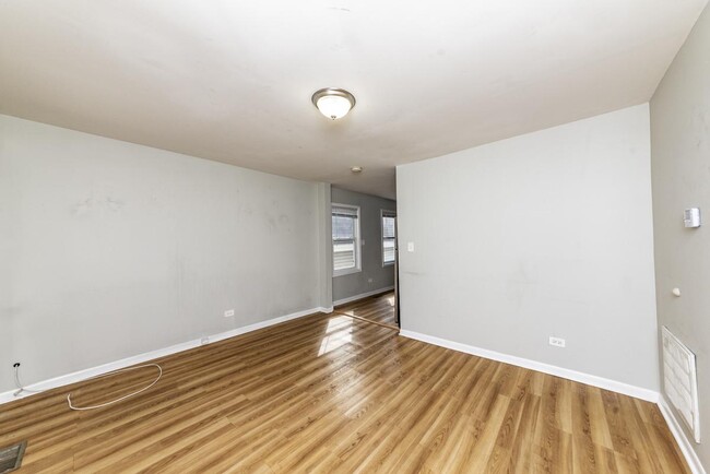 Building Photo - 2 bedroom in Chicago IL 60607