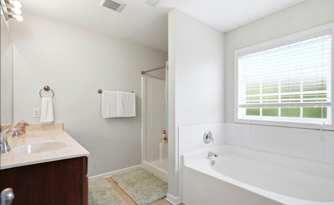 Building Photo - 553 Montego Ct