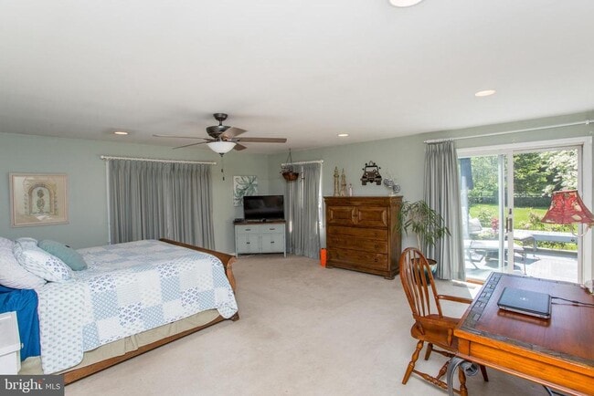 Building Photo - 67 Townview Dr