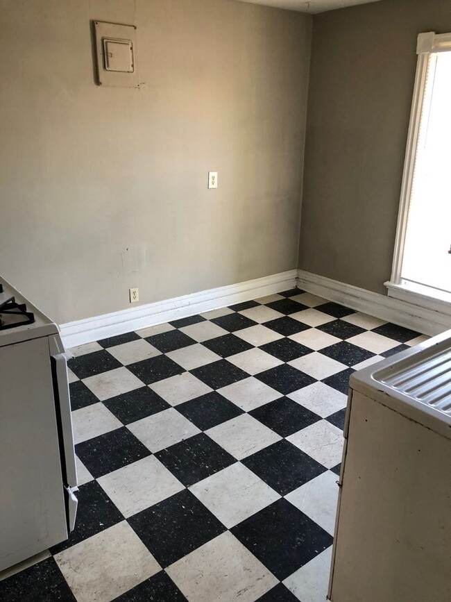 Building Photo - 365-367 Smith Ave N