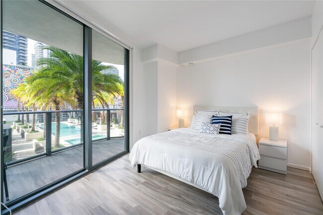 Building Photo - 801 S Miami Ave