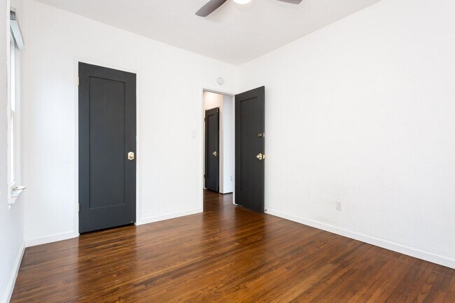 Building Photo - 4762 E Mountain View Dr