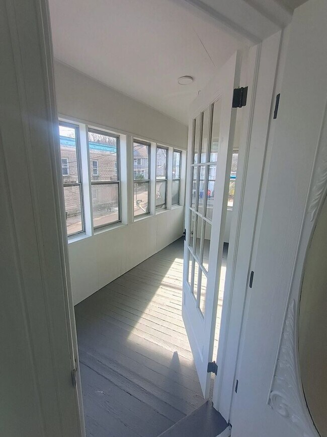 Building Photo - 152 Turner Ave