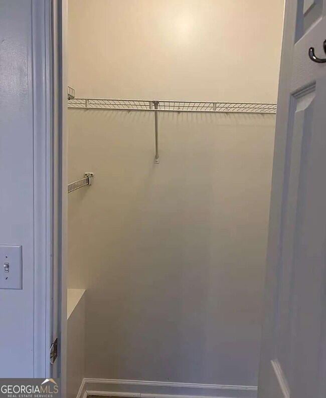 Building Photo - 235 Circle Rd