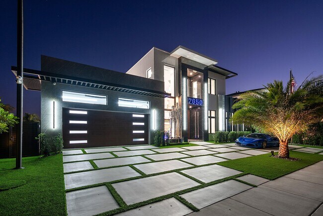 Building Photo - 2650 NE 48th Ct