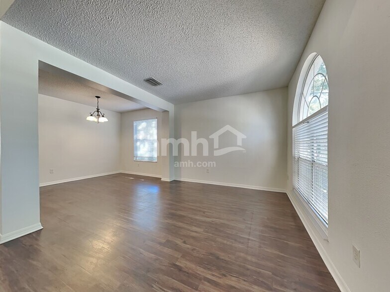 Building Photo - 716 Grand Canyon Dr