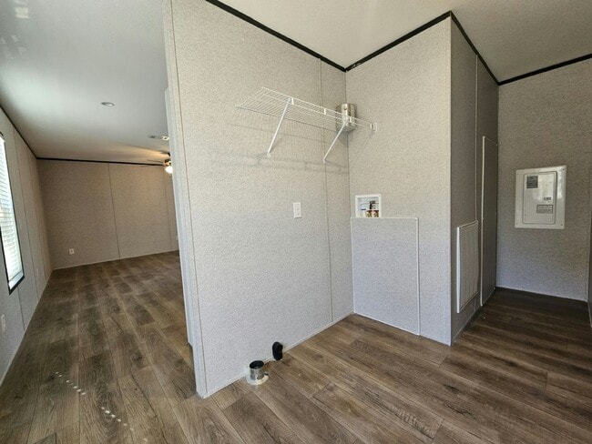 Building Photo - 527 Suwanee Dr