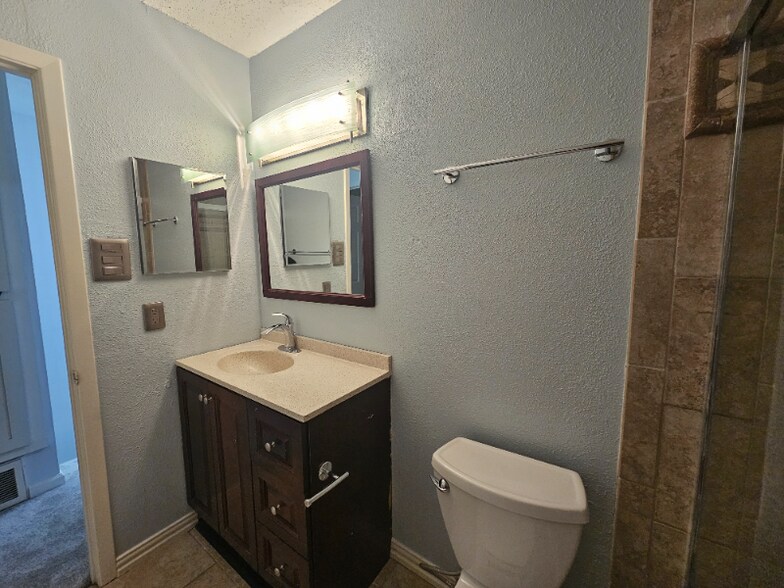 Building Photo - 2102 Via Corona