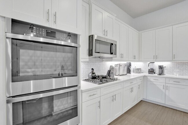 Building Photo - 8334 W Blue Spring Dr