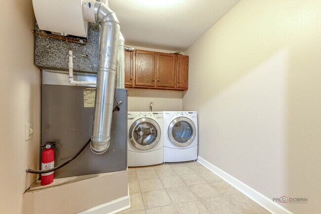 Building Photo - 203 Blossom Ct