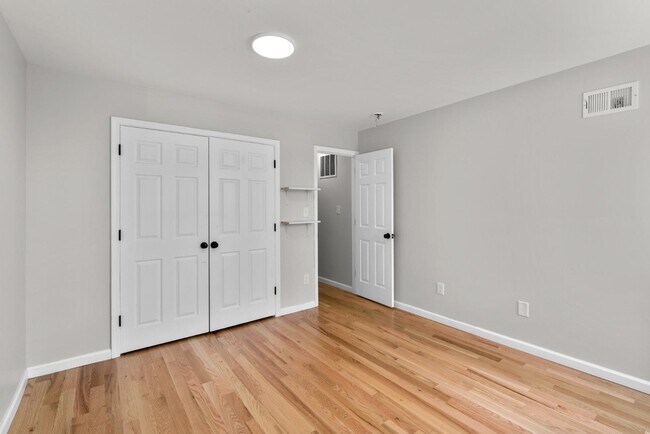 Building Photo - 2518 E Fayette St