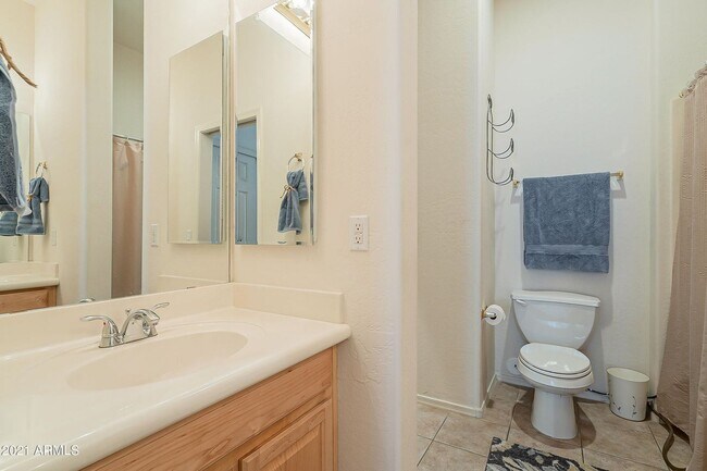 Building Photo - Charming single level 4 Bed home in Peoria !!