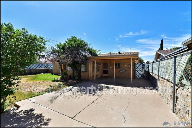 Building Photo - 5613 Creston Ave