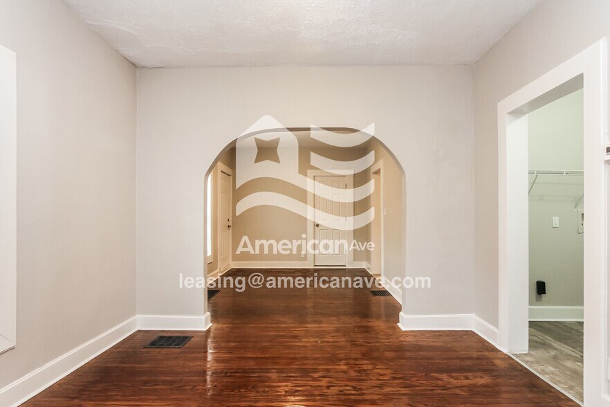 Building Photo - 1318 N Warman Ave