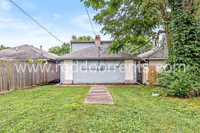 Building Photo - Affordable Comfort & Style Near Downtown I...