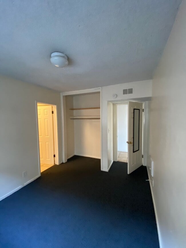 Building Photo - 6525 Del Playa Dr