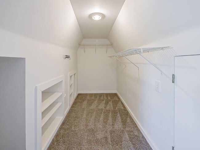 Building Photo - Charming 3 Bedroom Home Available in Quiet Pontiac Neighborhood