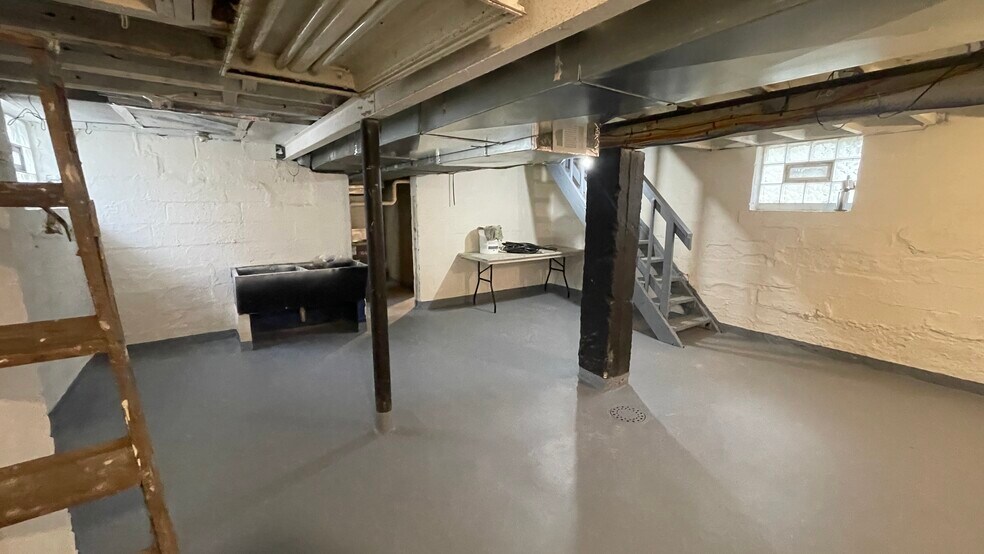 Building Photo - 2311 Grandview Ave