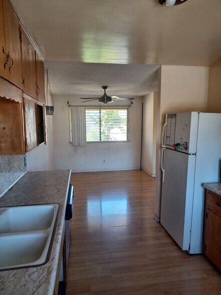 lengthy kitchen - 2239 N Frederic St