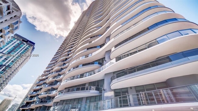 Building Photo - 1000 Brickell Plaza