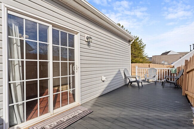 Building Photo - 4 Maravista Ave