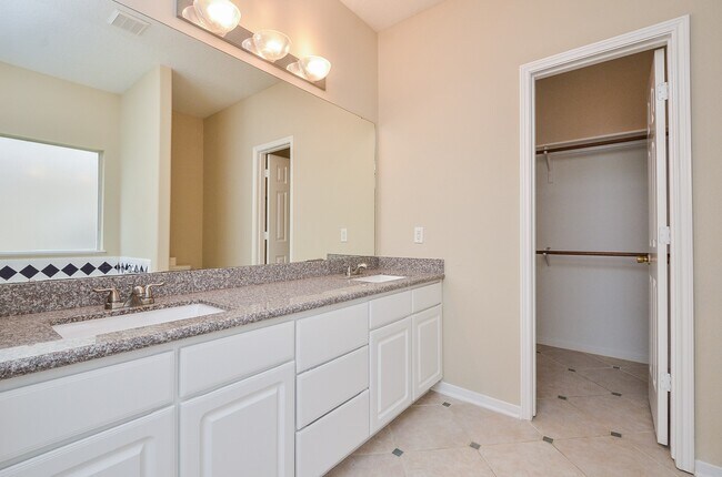 Building Photo - 18514 Alemarble Oak St