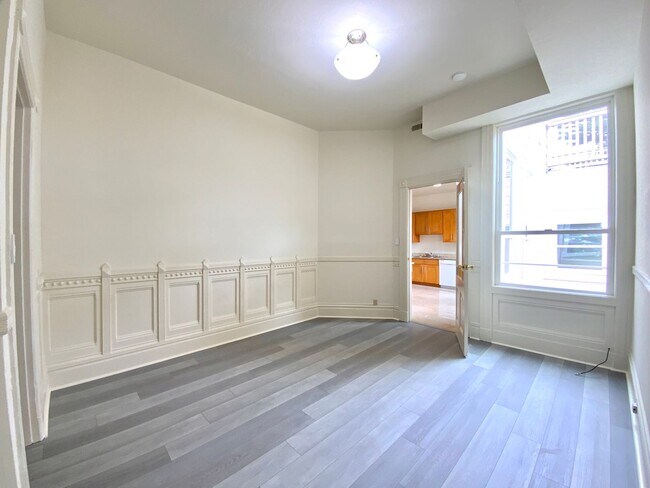 Primary Photo - SPACIOUS Unit w/ Bonus Room/Office, Hardwo...