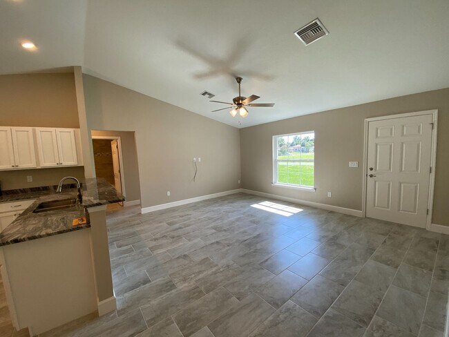 Building Photo - Desirable SW Ocala Neighborhood 3/2/2 **Wo...