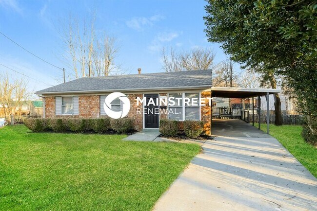 Building Photo - 5 Bedroom Pet-Friendly Home in Louisville, KY with Main Street Renewal