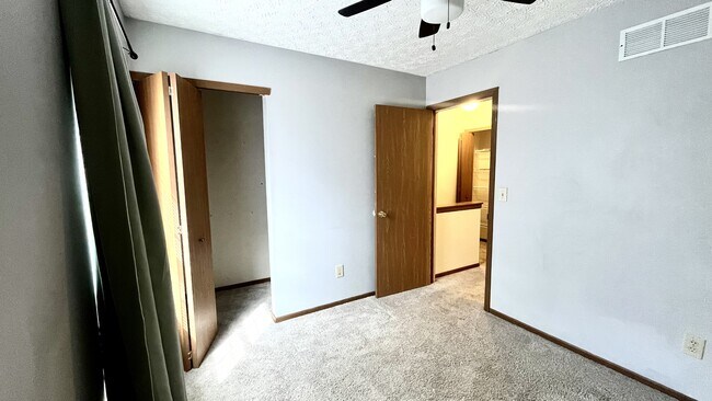 Building Photo - 6865 Barker Dr