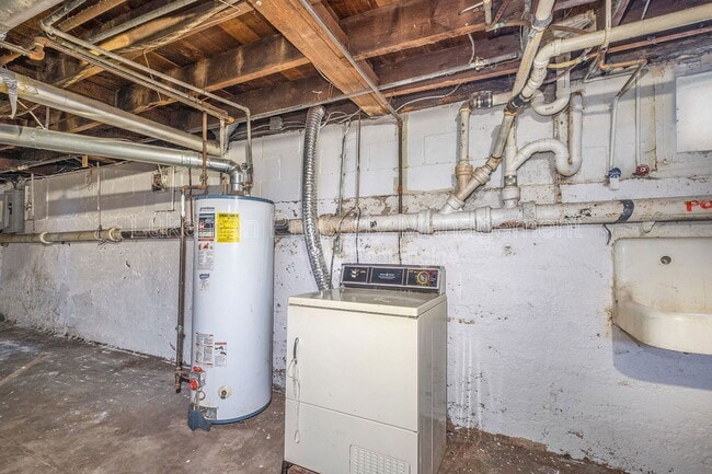 Building Photo - 719 Davis St