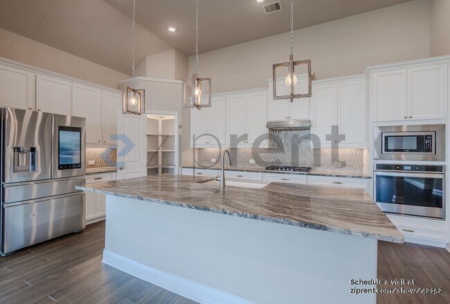 Building Photo - 18818 Lake Ridge Dr