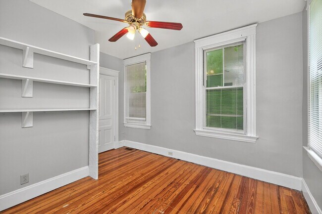 Building Photo - 2343 Rohs St
