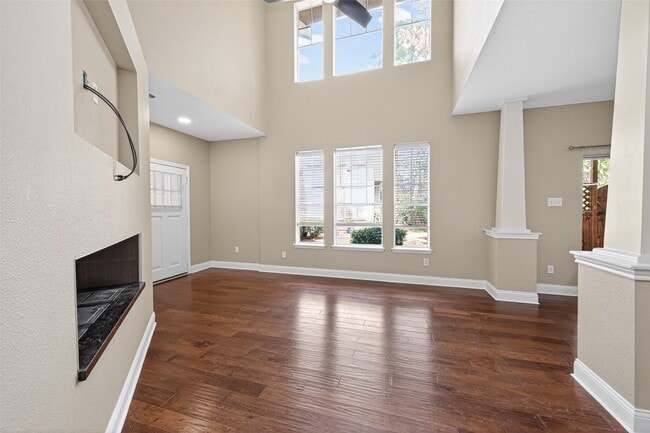 Building Photo - 65 Scarlet Woods Ct