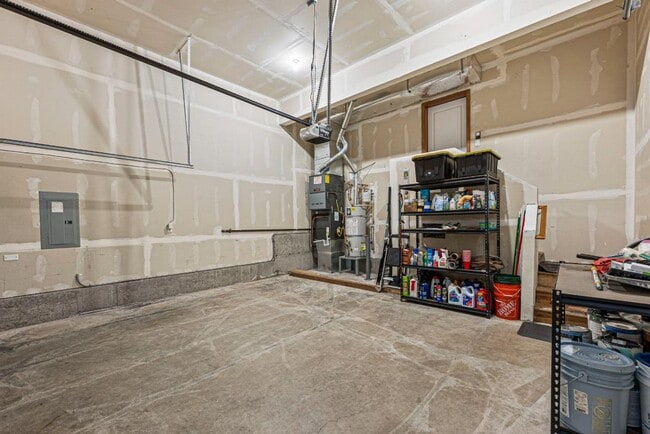 Building Photo - Spacious Corner Lot Home Near JBLM | 4 Bed...