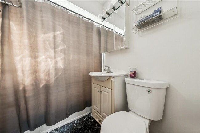 Building Photo - 221 58th St