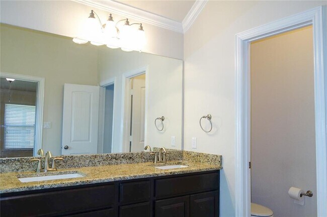 Building Photo - 3745 Bainbridge St