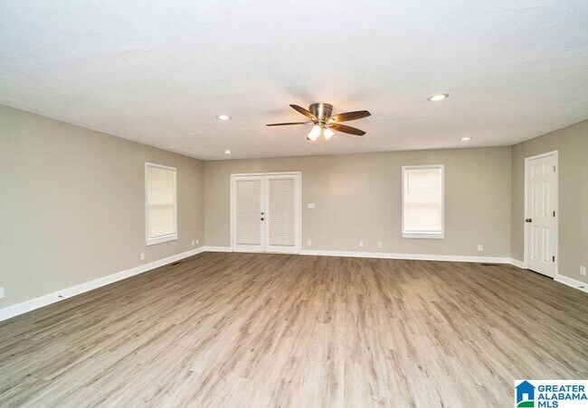 Building Photo - 1578 Cunningham Dr