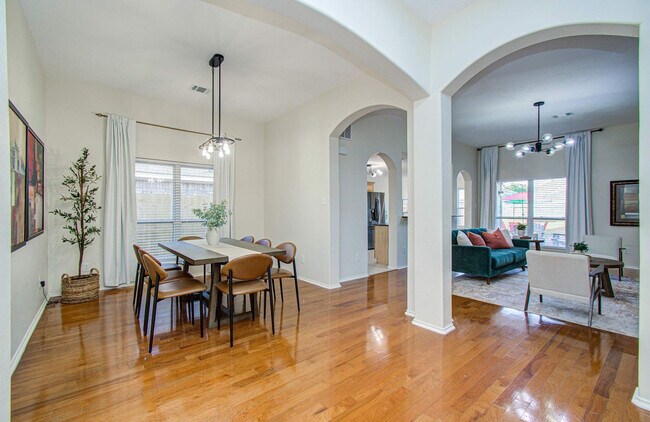 Building Photo - 7211 Crescent Mills Dr