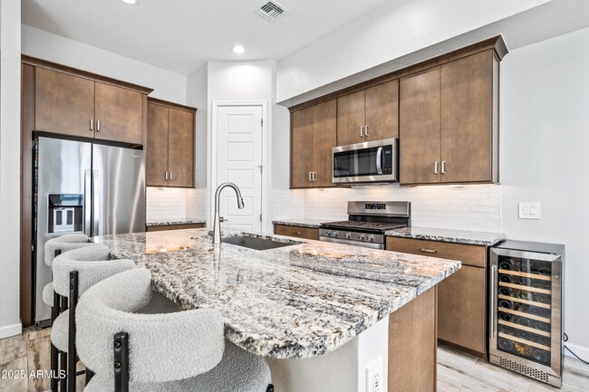 Building Photo - 4827 E Village Dr