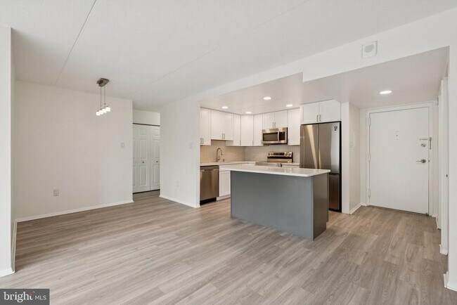 Building Photo - 6300 Stevenson Ave
