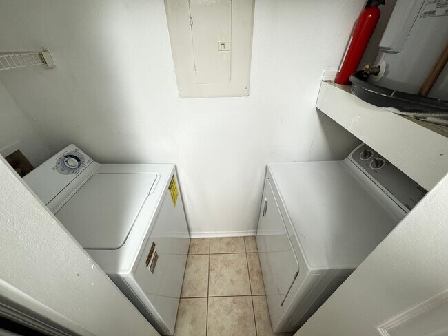 Building Photo - Bright And Cozy 2 Bed 2 Bath Condo In Vibrant Pointe At Park Center