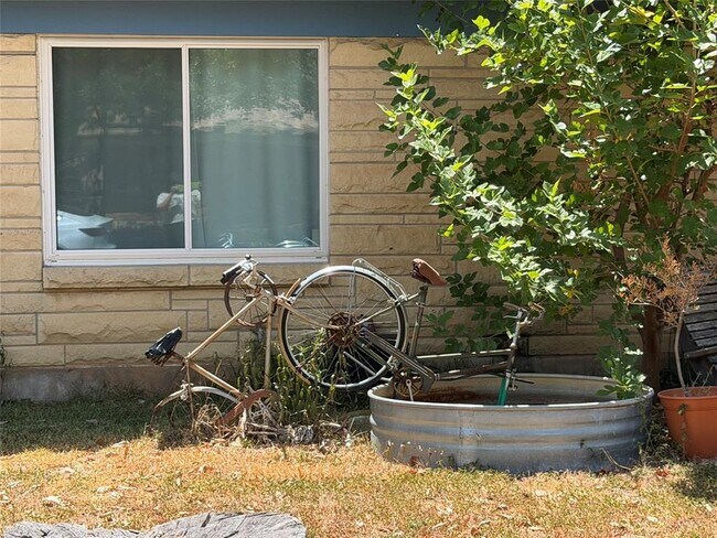 Building Photo - 1411 Ridgemont Dr