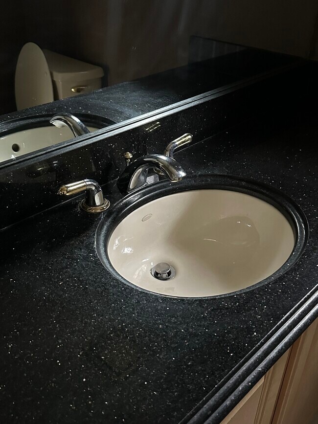 Building Photo - 4866 Riverchase Dr