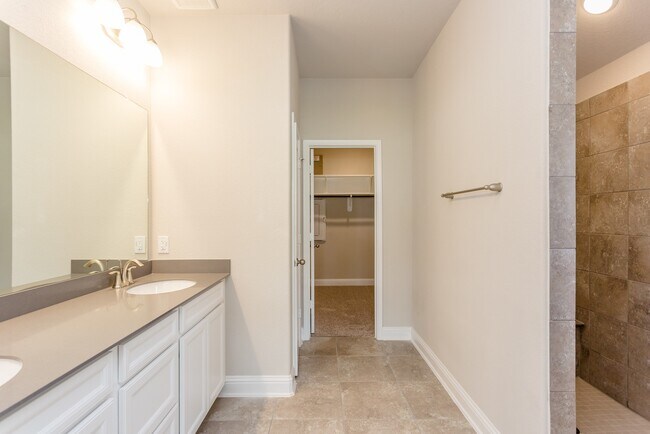 Building Photo - 16 Florentino Vine Pl